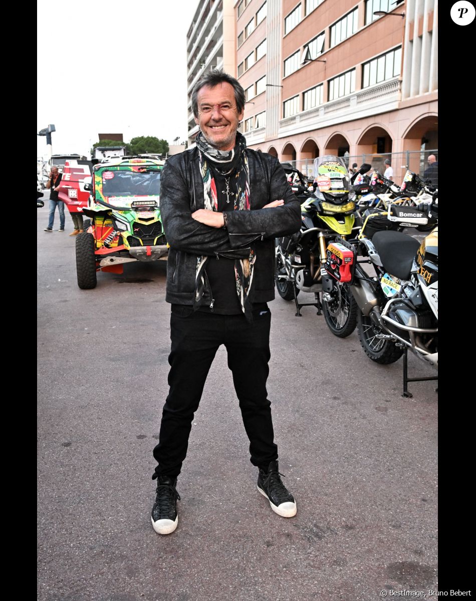 Jean Luc Reichmann, le parrain de la 14ème édition de l'Africa Eco Race, avant le départ du Rallye le 15 octobre 2022, sur le Quai Antoine 1er face au Star's N Bar à Monaco. © Bruno Bebert/Bestimage