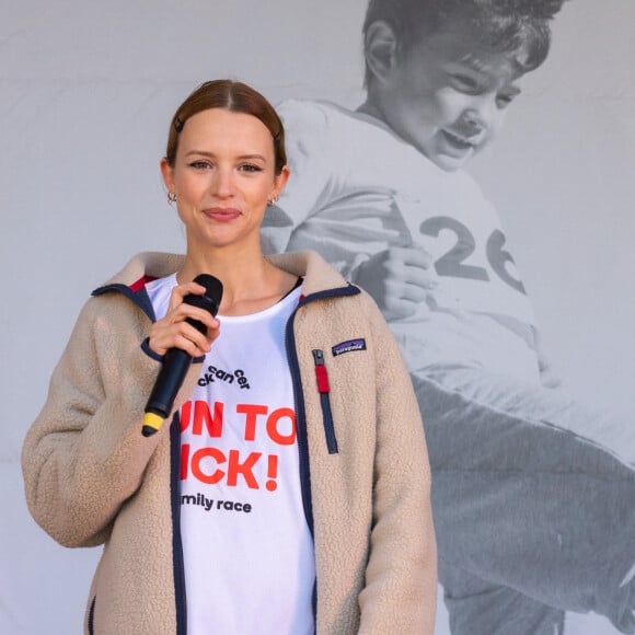 Exclusif - La chanteuse Angèle, marraine de la fondation KickCancer, participe à la course "RUN TO KICK family race" , afin de lutter contre le cancer de tous les enfants.Belgique, Bruxelles, le 25 septembre 2022.
