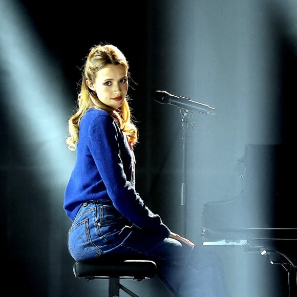 Exclusif - La chanteuse Angèle - Enregistrement de l'émission "Le gala des Pièces Jaunes, le concert événement" au Zenith de Paris, diffusée sur France 2. © Dominique Jacovides / Bestimage