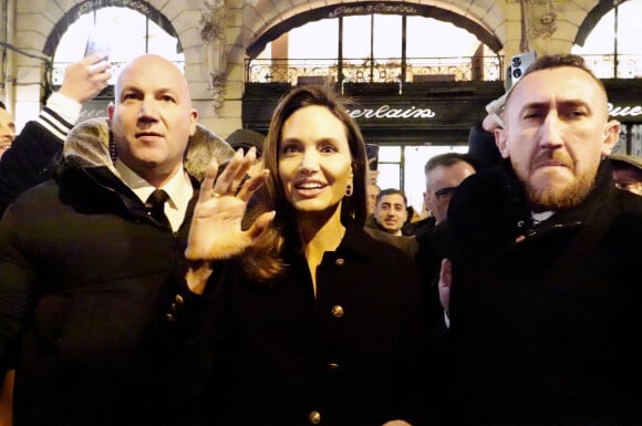 Angelina Jolie sort de la boutique Guerlain sur les Champs Elysées à Paris le 30 janvier 2023.  Photo by ABACAPRESS.COM