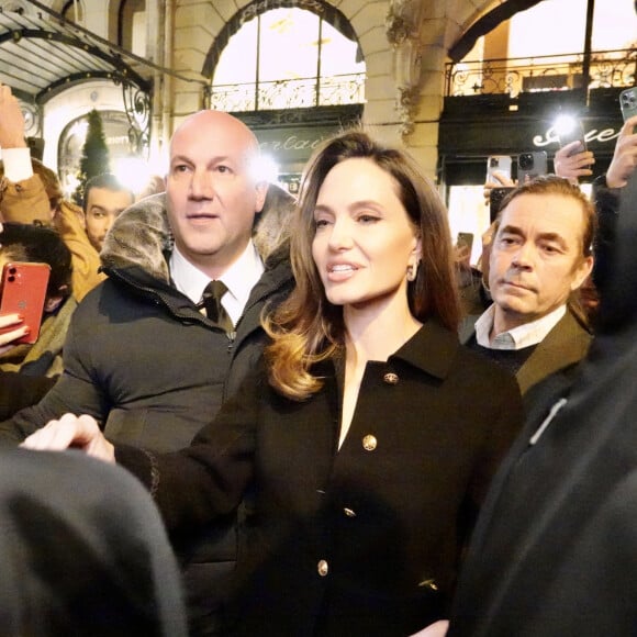 Angelina Jolie sort de la boutique Guerlain sur les Champs Elysées à Paris le 30 janvier 2023.  Photo by ABACAPRESS.COM