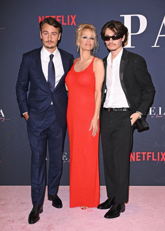 Brandon Thomas Lee, Pamela Anderson, et Dylan Jagger Lee - Première du documentaire consacré à Pamela Anderson, "Pamela, une histoire d'amour" (Netflix) à Hollywood.