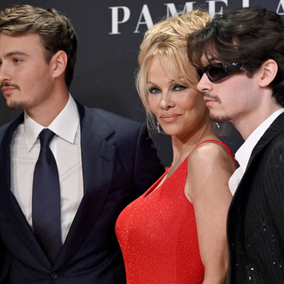 Brandon Thomas Lee, Pamela Anderson, et Dylan Jagger Lee - Première du documentaire consacré à Pamela Anderson, "Pamela, une histoire d'amour" (Netflix) à Hollywood, le 30 janvier 2023.