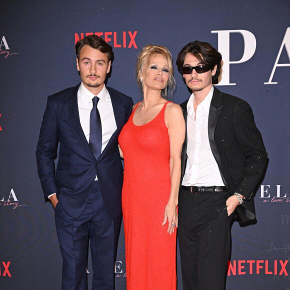 Brandon Thomas Lee, Pamela Anderson, et Dylan Jagger Lee - Première du documentaire consacré à Pamela Anderson, "Pamela, une histoire d'amour" (Netflix) à Hollywood, le 30 janvier 2023.