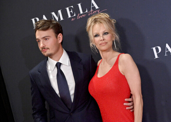Brandon Thomas Lee et Pamela Anderson. - Première du documentaire consacré à Pamela Anderson, "Pamela, une histoire d'amour" (Netflix) à Hollywood, le 30 janvier 2023.
