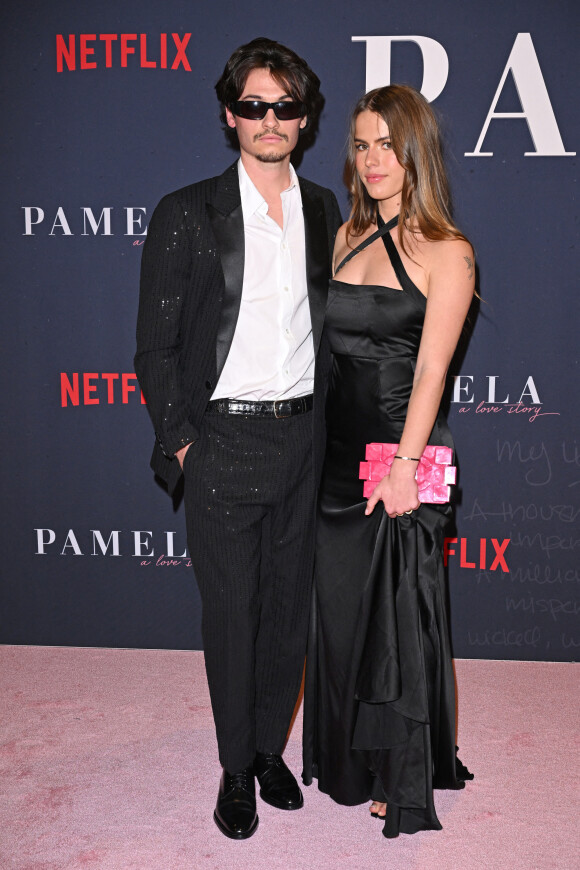 Dylan Jagger Lee et Paula Bruss. - Première du documentaire consacré à Pamela Anderson, "Pamela, une histoire d'amour" (Netflix) à Hollywood, le 30 janvier 2023.
