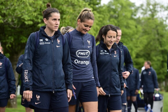 Julie Debever (France), Elise Bussaglia (France) - Entrainement de l'équipe de France féminine de football à Clairefontaine-sur-Yvelines, France, le 21 mai 2019.