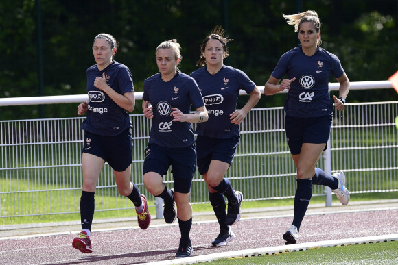Marion Torrent (France), Julie Debever (France), Elise Bussaglia (France), Maeva Clemearon (France) - Entrainement de l'équipe de France féminine de football à Clairefontaine-sur-Yvelines, France, le 21 mai 2019.