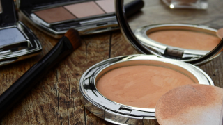 Ces produits makeup pour structurer le visage sont à tomber