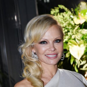 Mariage - Pamela Anderson s'est mariée avec son garde du corps, Dan Hayhurst - Pamela Anderson à la 17ème édition du "Dîner de la mode du Sidaction" au Pavillon d'Armenonville à Paris, France, le 24 janvier 2019. Depuis 2003, ce dîner permet de montrer l'engagement indéfectible du monde de la mode en faveur de la lutte contre le sida. © Rachid Bellak/Bestimage 