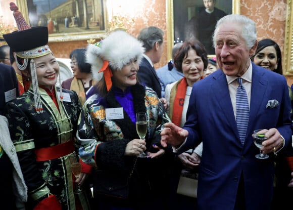 Le roi Charles III d'Angleterre lors d'une réception pour les communautés britanniques d'Asie de l'Est et du Sud-Est au Palais de Buckingham