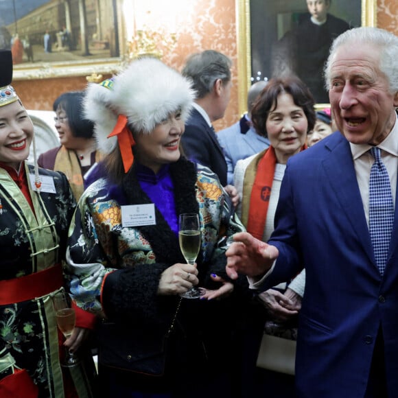 Le roi Charles III d'Angleterre lors d'une réception pour les communautés britanniques d'Asie de l'Est et du Sud-Est au Palais de Buckingham