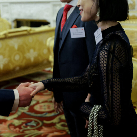 Le roi Charles III d'Angleterre lors d'une réception pour les communautés britanniques d'Asie de l'Est et du Sud-Est au Palais de Buckingham le 1er février 2023.