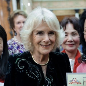 Camilla Parker Bowles, reine consort d'Angleterre lors d'une réception pour les communautés britanniques d'Asie de l'Est et du Sud-Est au Palais de Buckingham le 1er février 2023.