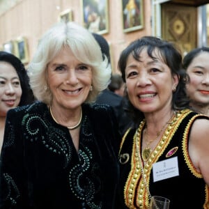 Camilla Parker Bowles, reine consort d'Angleterre lors d'une réception pour les communautés britanniques d'Asie de l'Est et du Sud-Est au Palais de Buckingham le 1er février 2023.