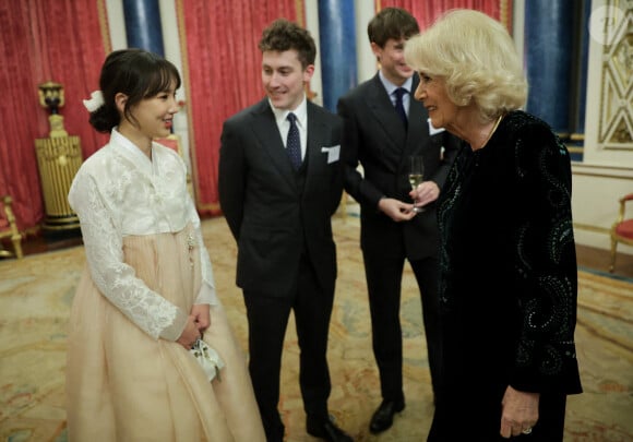 Camilla Parker Bowles, reine consort d'Angleterre lors d'une réception pour les communautés britanniques d'Asie de l'Est et du Sud-Est au Palais de Buckingham le 1er février 2023.