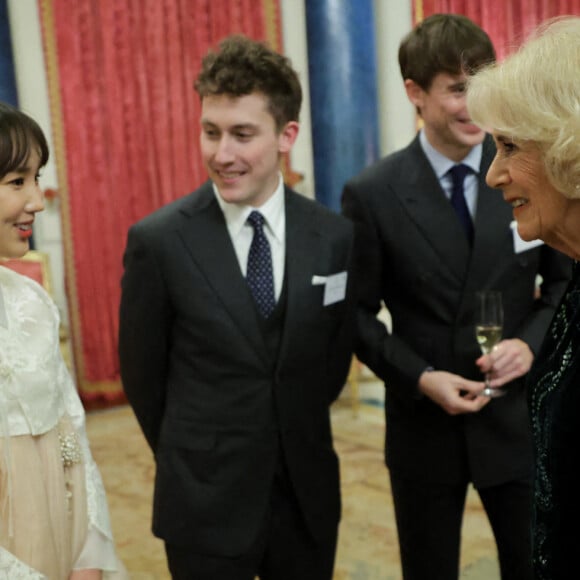 Camilla Parker Bowles, reine consort d'Angleterre lors d'une réception pour les communautés britanniques d'Asie de l'Est et du Sud-Est au Palais de Buckingham le 1er février 2023.