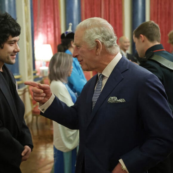 Le roi Charles III d'Angleterre lors d'une réception pour les communautés britanniques d'Asie de l'Est et du Sud-Est au Palais de Buckingham le 1er février 2023.