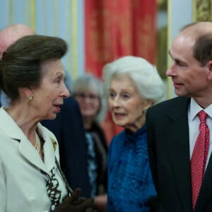 La princesse Anne et le prince Edward lors d'une réception pour les communautés britanniques d'Asie de l'Est et du Sud-Est au Palais de Buckingham le 1er février 2023.