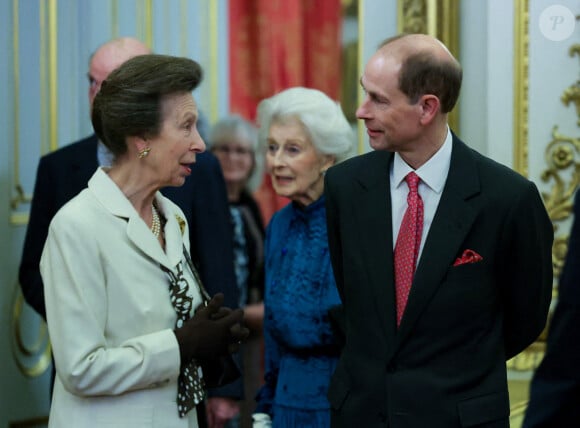 La princesse Anne et le prince Edward lors d'une réception pour les communautés britanniques d'Asie de l'Est et du Sud-Est au Palais de Buckingham le 1er février 2023.