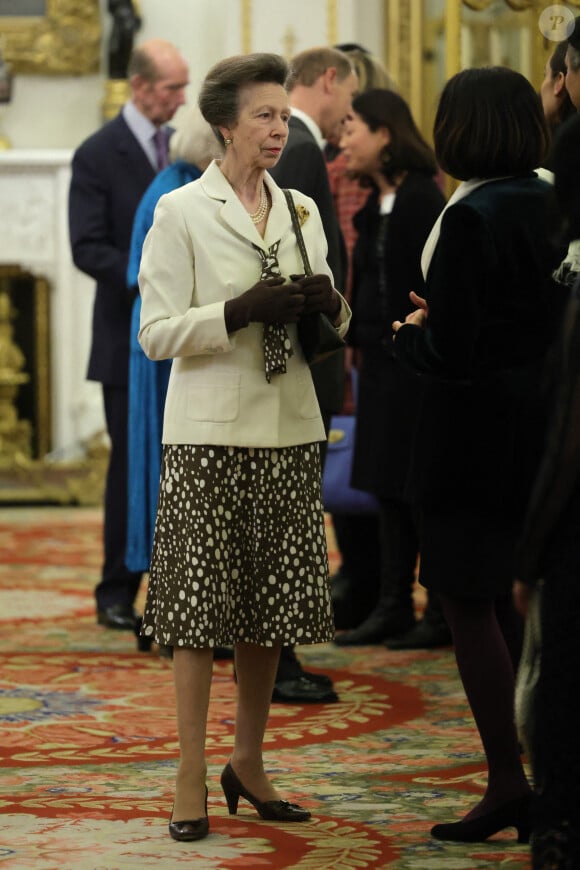 La princesse Anne lors d'une réception pour les communautés britanniques d'Asie de l'Est et du Sud-Est au Palais de Buckingham le 1er février 2023.