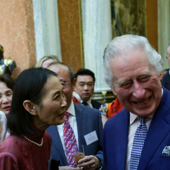 Le roi Charles III d'Angleterre lors d'une réception pour les communautés britanniques d'Asie de l'Est et du Sud-Est au Palais de Buckingham le 1er février 2023.