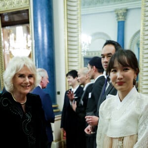 Camilla Parker Bowles, reine consort d'Angleterre lors d'une réception pour les communautés britanniques d'Asie de l'Est et du Sud-Est au Palais de Buckingham le 1er février 2023.