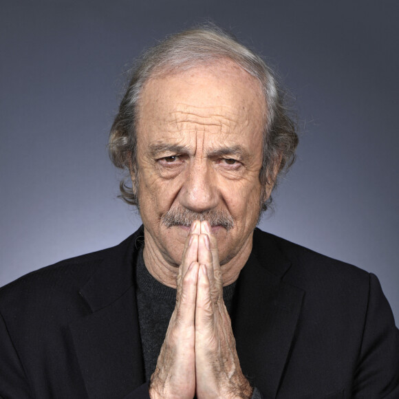 Exclusif - Portrait de Patrick Chesnais à Paris, le 9 janvier 2023. © Cédric Perrin/Bestimage 