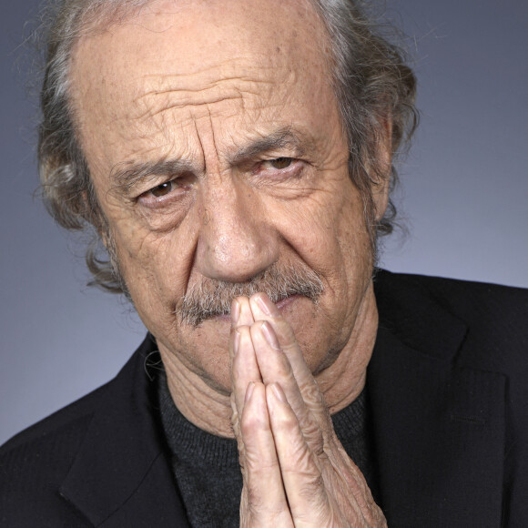 Exclusif - Portrait de Patrick Chesnais à Paris, le 9 janvier 2023. © Cédric Perrin/Bestimage 