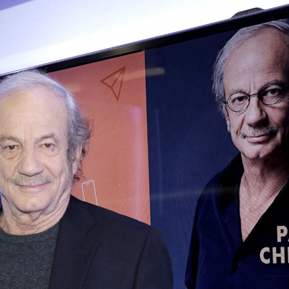 Exclusif - Patrick Chesnais pose pour la sortie prochaine de son livre "Lettres d'excuses" lors de l'enregistrement de l'émission "Chez Jordan" à Paris le 9 janvier 2023. © Cédric Perrin/Bestimage 
