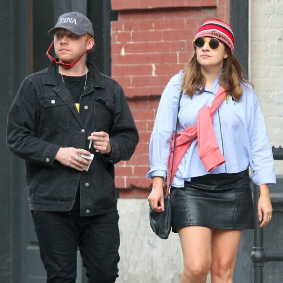 Rupert Grint et sa compagne Georgia Groome sont allés faire du shopping en amoureux dans le quartier de Manhattan à New York, le 20 septembre 2018.