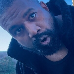 Exclusif - Kanye West agresse une photographe en train de le filmer à Los Angeles, le 27 janvier 2023.