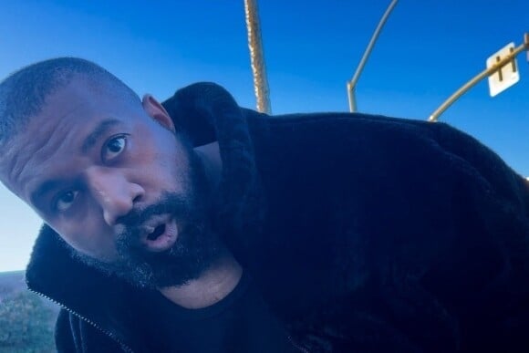 Exclusif - Kanye West agresse une photographe en train de le filmer à Los Angeles, le 27 janvier 2023.
