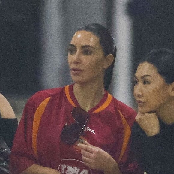 Kim Kardashian assiste au match de sa fille North tandis que Kanye West agresse une photographe à l'extérieur de la salle à Los Angeles, le 27 janvier 2023.