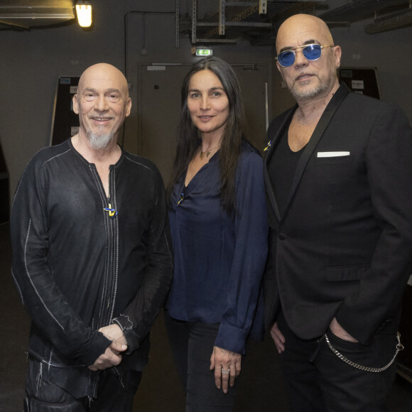 Exclusif - Florent Pagny et sa femme Azucena, Pascal Obispo - Backstage de l'émission spéciale "Unis pour l'Ukraine" à la Maison de la Radio et de la Musique, diffusée en direct sur France 2 et présentée par Nagui et Leïla.Kaddour à Paris le 8 mars 2022. France Télévisions et Radio France s'associent, face à l'urgence humanitaire, pour soutenir et aider le peuple ukrainien et toutes les populations touchées par le conflit, sur place et dans les pays limitrophes. Le service public s'engage aux côtés de la Croix-Rouge française, qui lance un appel aux dons financiers, pour faire face aux besoins humanitaires, qui ne cessent de s'intensifier. Cette soirée spéciale est diffusée en simultané sur France 2 et France Inter avec un concert exceptionnel en direct, avec la participation des formations musicales de Radio France. Avec cette soirée, France Télévisions et Radio France permettent aux Français de répondre concrètement à l'urgence humanitaire, à l'intérieur et à l'extérieur de l'Ukraine, à travers des dons à la Croix-Rouge française. © Cyril Moreau / Jack Tribeca / Bestimage