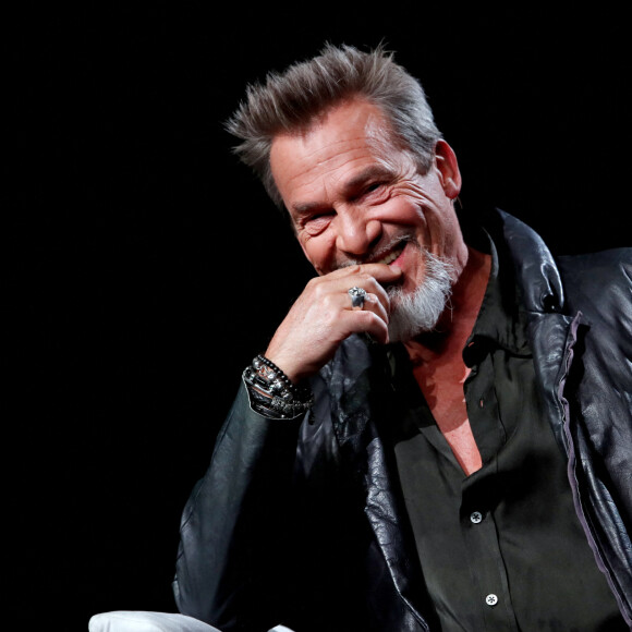 Exclusif - Florent Pagny - Enregistrement de l'émission "La Chanson secrète 9" à la Seine musicale à Paris, diffusée le 27 novembre sur TF1 à 21h05 Après le succès des précédentes éditions, " LA CHANSON SECRETE ", présentée par N.Aliagas et produite par DMLS TV, revient sur TF1. 10 artistes ne savent rien de ce qui va se passer pour eux ! Ils ont accepté de jouer le jeu, de se laisser totalement surprendre, émouvoir, parfois même déstabiliser car ils vont découvrir en même temps que les téléspectateurs une surprise : une chanson qui leur est chère revisitée et réinterprétée par un artiste. Des mises en scène spectaculaires au service de l'émotion... Et des émotions fortes pour l'artiste assis dans le fauteuil grâce à la venue sur le plateau de proches et d'invités inattendus. Les téléspectateurs seront aux premières loges pour vivre ces moments d'intimité musicale rare. Avec une surprise faite à un couple d'artistes et un anniversaire surprise sur le plateau pour l'un des invités. © Gaffiot-Moreau / Bestimage 