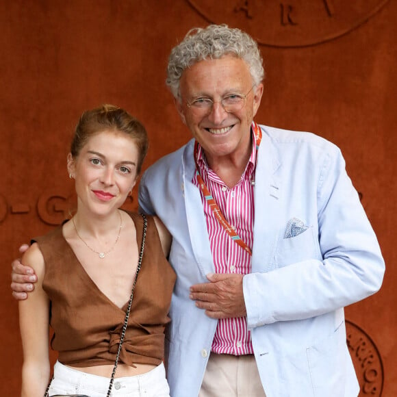 Victoria Monfort et son père Nelson Monfort au village (jour 13) lors des Internationaux de France de Tennis de Roland Garros à Paris, France. © Dominique Jacovides/Bestimage 