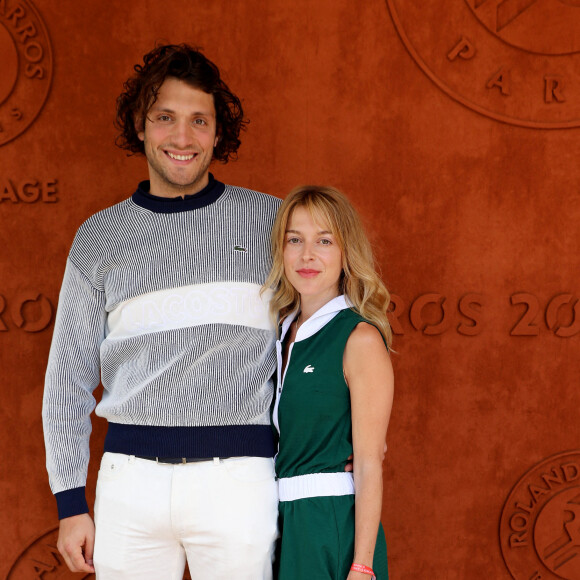 Victoria Monfort et son compagnon Hugo Cremaschit - Personnalités au village (jour 11) lors des Internationaux de France de Tennis de Roland Garros à Paris. Le 1er juin 2022 © Dominique Jacovides / Bestimage 