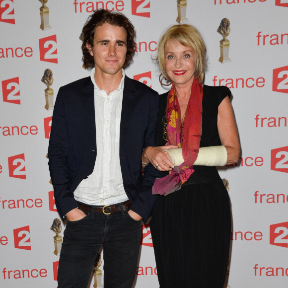 Fanny Cottençon et son fils Maxime Coggio - 29ème cérémonie des Molières 2017 aux Folies Bergère à Paris le 29 mai 2017. © Coadic Guirec/Bestimage
