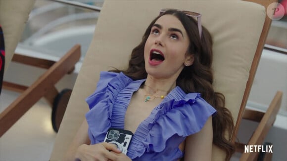 Lily Collins dans la bande-annonce de la saison 2 de la série "Emily in Paris". Le 27 septembre 2021.