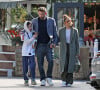 Jennifer Lopez avec son mari Ben Affleck et son fils Emme font du shopping à Los Angeles, le 11 décembre 2022.