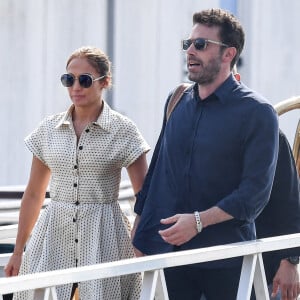 Ben Affleck et Jennifer Lopez quittent Venise après la première du film The Last Duel pendant le 78ème festival international du film de Venise, la Mostra le 11 septembre 2021.