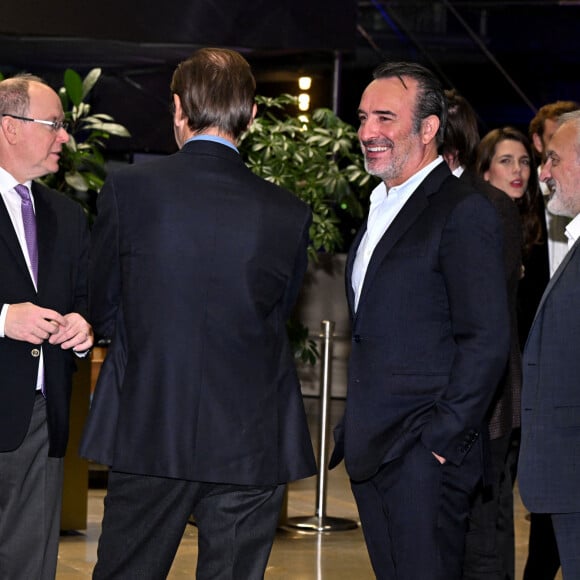 Le prince Albert II de Monaco, Jean Dujardin et son frère Marc durant l'avant première mondiale au Grimaldi Forum à Monaco, le 9 février 2023, du film "Les gardiennes de la planète" réalisé par Jean-Albert Lièvre et raconté par J.Dujardin. Ce film est inspiré par le poème d'Heathcote Williams, "Whale Nation". Il nous fait découvrir le Groenland, le Mexique, l'Argentine, la Polynésie, mais aussi la Bretagne, la Méditerranée et la Normandie, l'Afrique du sud, l'Australie, le Tonga, le Kamtchatka ou encore l'Antarctique, Hawaï, et la Norvège. L'histoire commence par une baleine à bosse échouée sur un rivage isolé. Alors qu'un groupe d'hommes et de femmes organise son sauvetage, on découvre l'histoire extraordinaire des cétacés, citoyens des océans du monde, essentiels à l'écosystème de la planète depuis plus de 50 millions d'années. La sortie en salle se fera le 22 février. © Bruno Bebert / Bestimage 