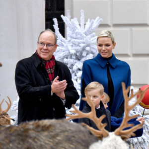 Le traditionnel arbre de Noël du Palais Princier de Monaco en présence du prince Albert II de Monaco, de la princesse Charlene et leurs deux enfants, la princesse Gabriella et le prince Jacques. Le couple princier et leurs enfants ont distribué cadeaux et friandises aux enfants monégasques, dans la cour du Palais, le 14 décembre 2022. © Bruno Bebert / Bestimage