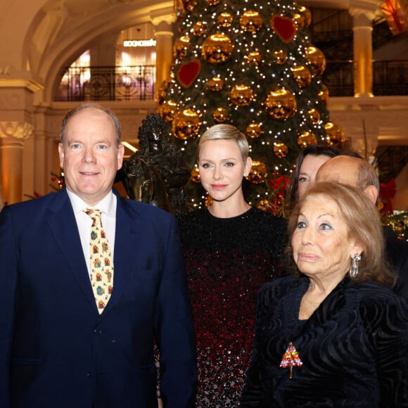 Exclusif - Le prince Albert II de Monaco, la princesse Charlene et Louisette Levy-Soussan Azzoaglio (présidente Action Innocence Monaco) - Le prince Albert II de Monaco et la princesse Charlene visitent l'exposition des sapins de Action Innocence Monaco et soufflent les bougies du 20ème anniversaire de l'association à l'hôtel de Paris le 13 décembre 2022. © Claudia Albuquerque / Bestimage