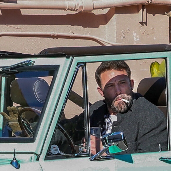 Exclusif - Ben Affleck se balade au volant de son Ford Bronco électrique à Los Angeles, le 24 janvier 2023.