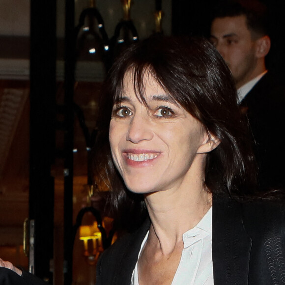 Charlotte Gainsbourg - Arrivées à la 10ème édition du "Global Gift Gala 2022" au Four Seasons Hotel George V à Paris le 19 novembre 2022. © Christophe Clovis / Bestimage 