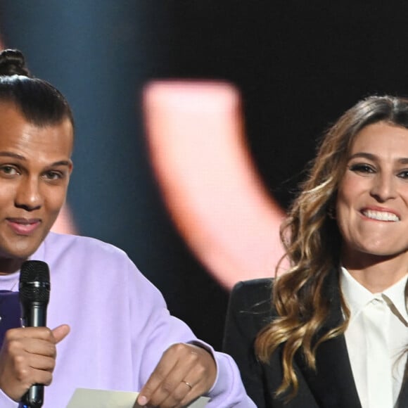 Le chanteur Stromae (Artiste masculin et Album "Multitude") et Laury Thilleman lors de la 38ème cérémonie des Victoires de la musique à la Seine musicale de Boulogne-Billancourt, France, le 10 février 2023. © Coadic Guirec/Bestimage 