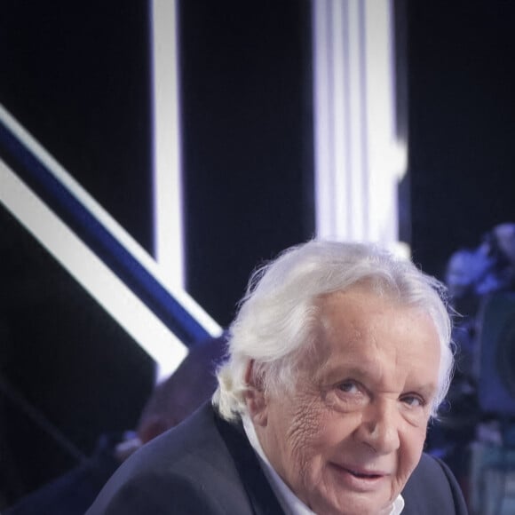 Info - Michel Sardou va reprendre les concerts en 2023 - Exclusif - Michel Sardou sur le plateau de l'émission Touche pas à mon poste (TPMP) présentée en direct par C.Hanouna et diffusée sur C8 le 29 août 2022. © Jack Tribeca / Bestimage 