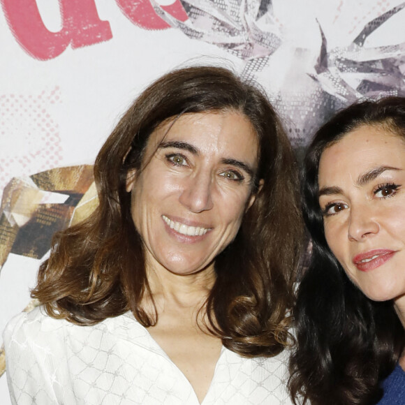 Exclusif - Blanca Li, Olivia Ruiz - Photocall du spectacle "Le bal de Paris de Blanca Li" au théâtre Le Palace à Paris le 14 décembre 2021. Ce spectacle vivant immersif sublimé par 35 minutes en réalité virtuelle a été récompensé du Lion de la meilleure expérience en réalité virtuelle au Festival International de Venise en sept 2021. Après deux semaines complètes à Chaillot, il est repris à Paris au Palace du 17 novembre au 16 janvier. © Marc Ausset-Lacroix/Bestimage